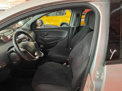 Lancia Ypsilon 1.2 69 CV 5 porte Gold (7)