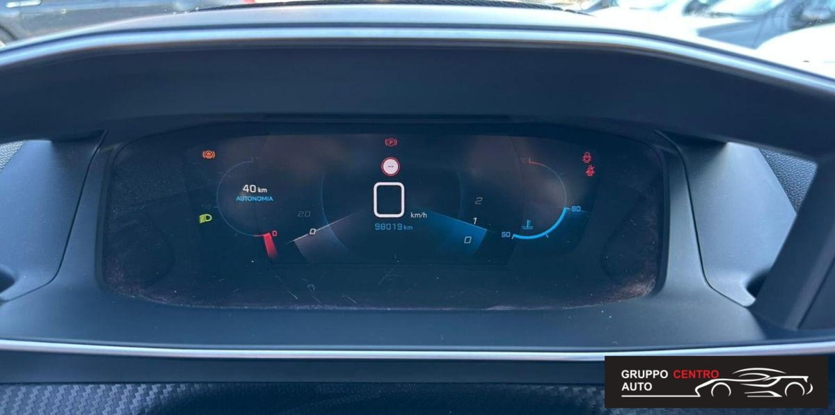 Peugeot 2008 BlueHDi 110 S&S GT (17)