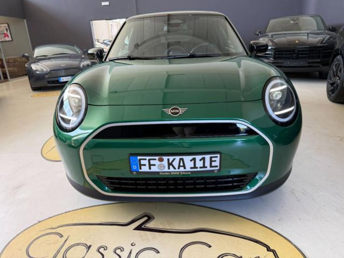 MINI Mini Cooper SE Resolute (2)