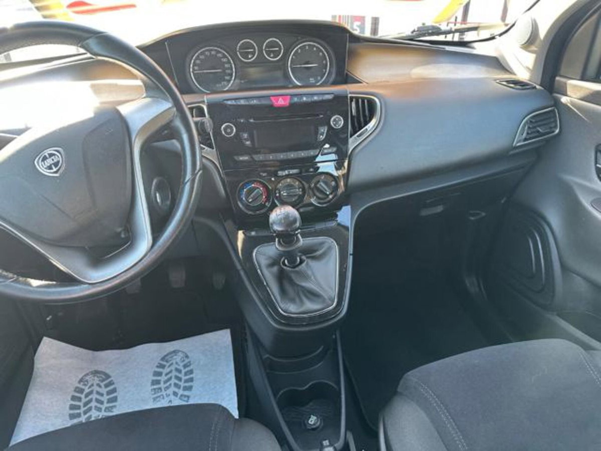 Lancia Ypsilon 1.2 69 CV 5 porte GPL Ecochic Gold (14)