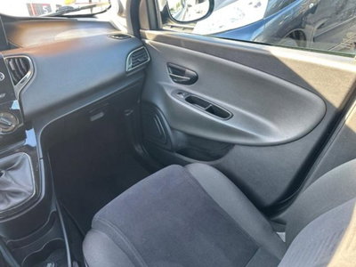 Lancia Ypsilon 1.2 69 CV 5 porte GPL Ecochic Gold (15)