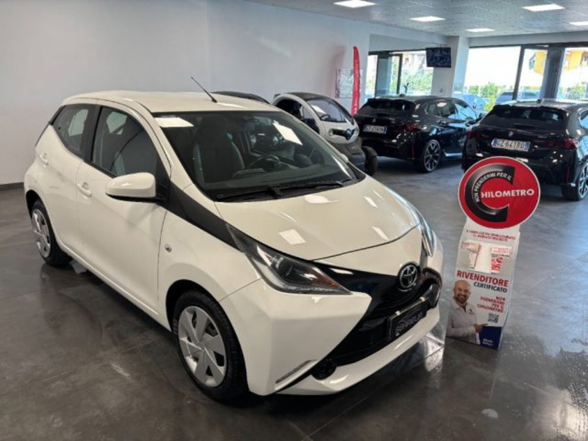 Toyota Aygo 1.0 VVT-i 69 CV 5 porte x-cool MMT