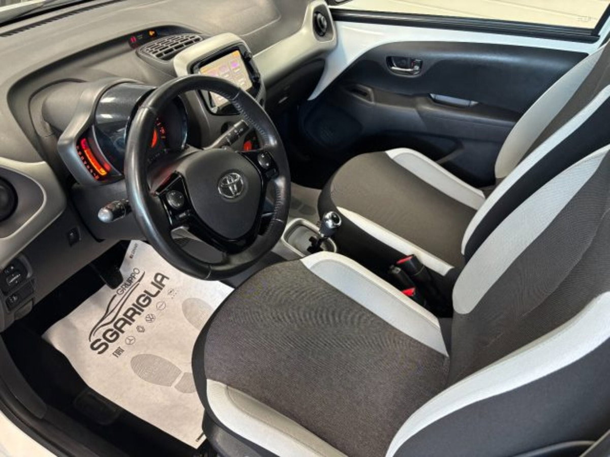 Toyota Aygo 1.0 VVT-i 69 CV 5 porte x-cool MMT (14)