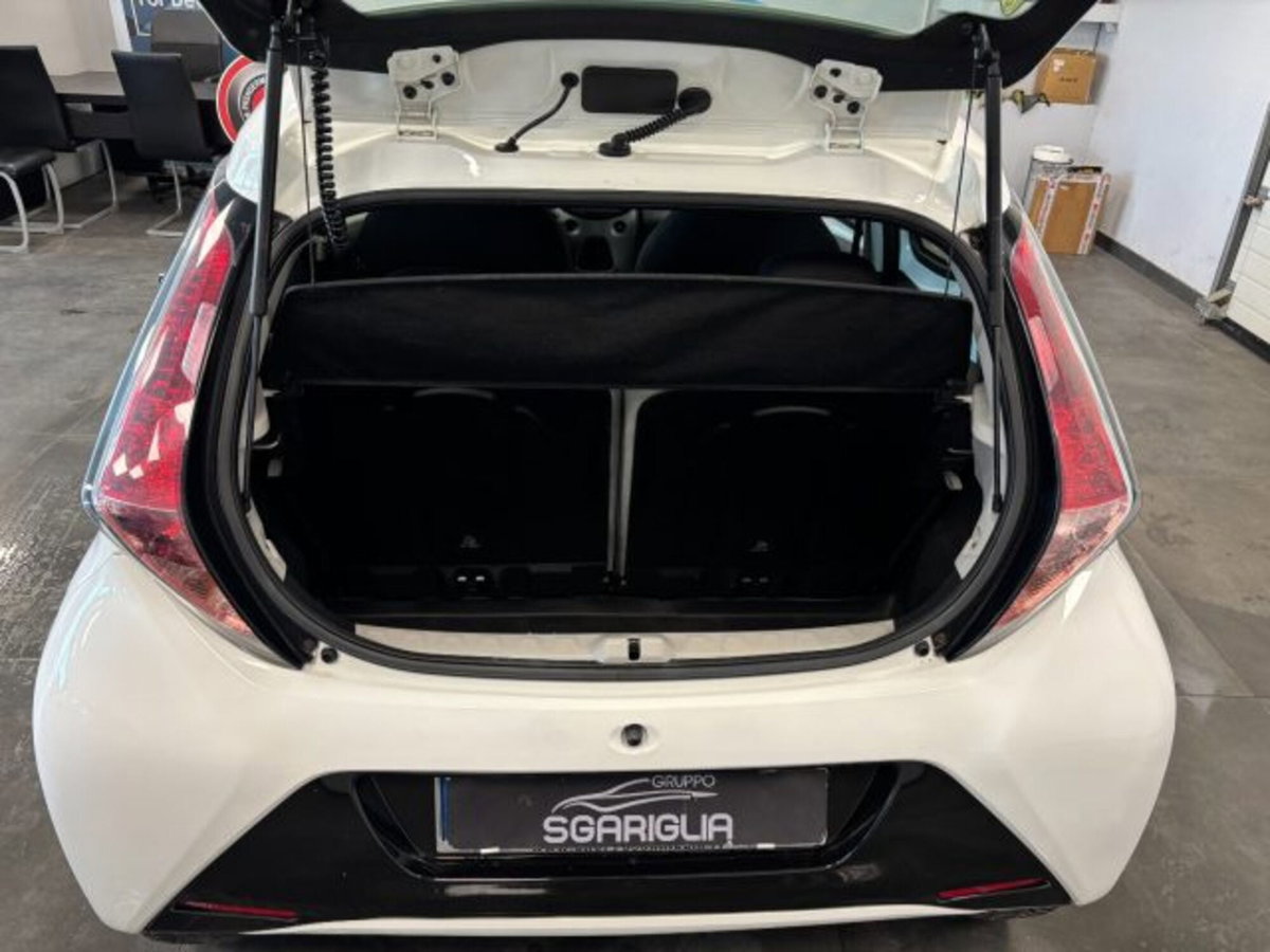Toyota Aygo 1.0 VVT-i 69 CV 5 porte x-cool MMT (18)
