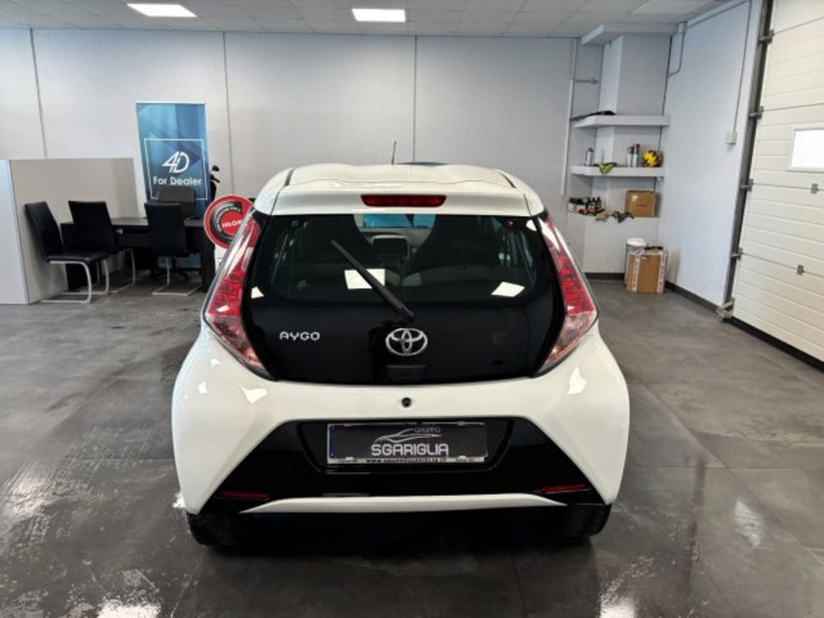 Toyota Aygo 1.0 VVT-i 69 CV 5 porte x-cool MMT (5)