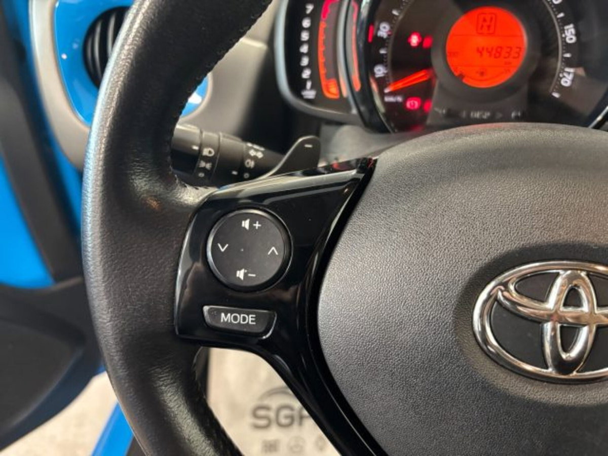 Toyota Aygo 1.0 VVT-i 69 CV 5 porte x-wave MMT (17)
