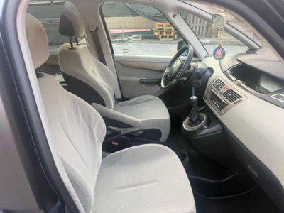 Citroen C4 Picasso 1.8 Classique (18)
