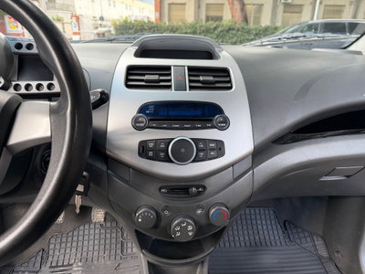 Chevrolet Spark 1.2 LT (12)