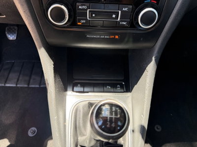 Volkswagen Golf 1.6 TDI DPF 5p. Comfortline (12)