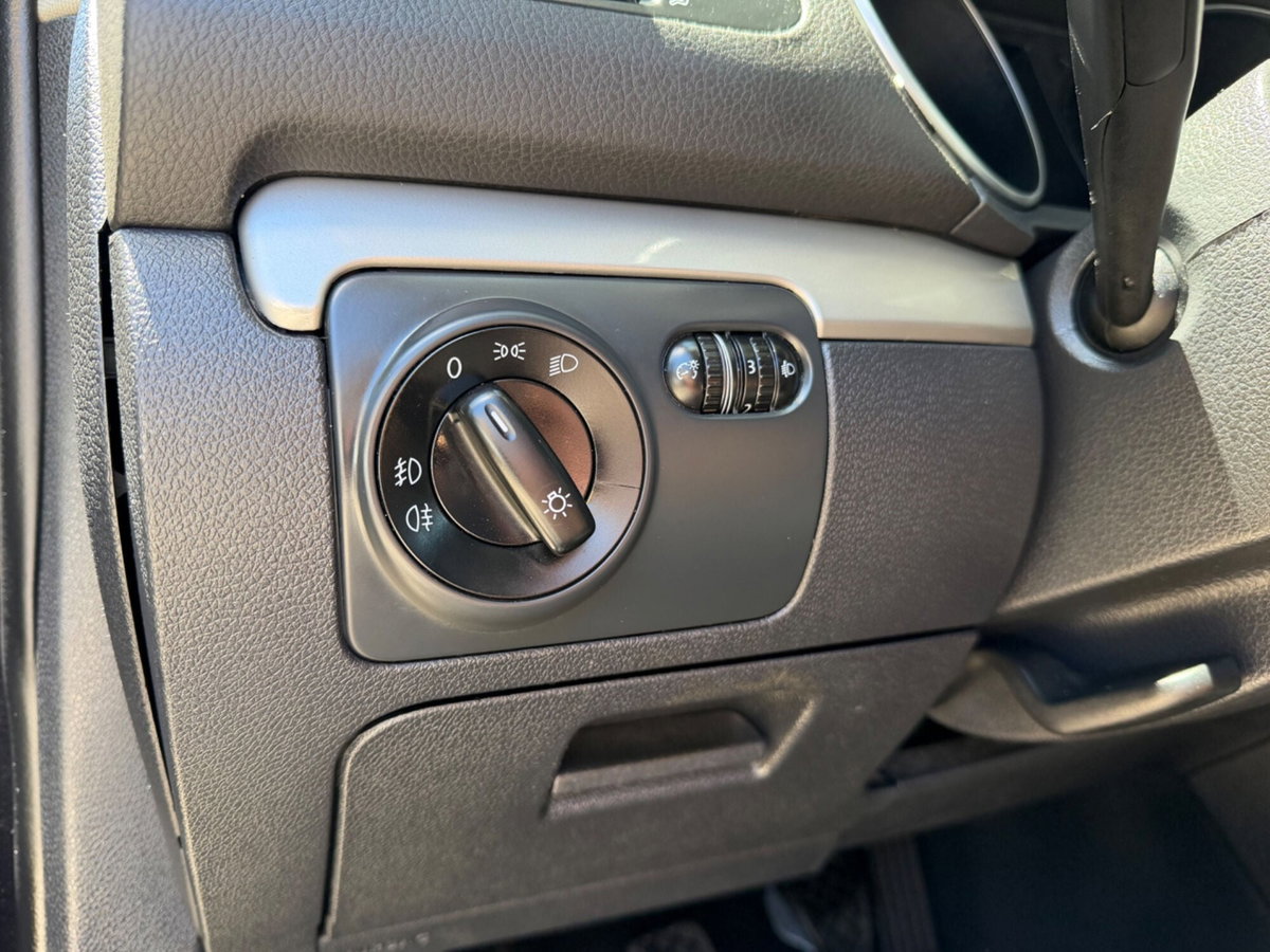 Volkswagen Golf 1.6 TDI DPF 5p. Comfortline (13)