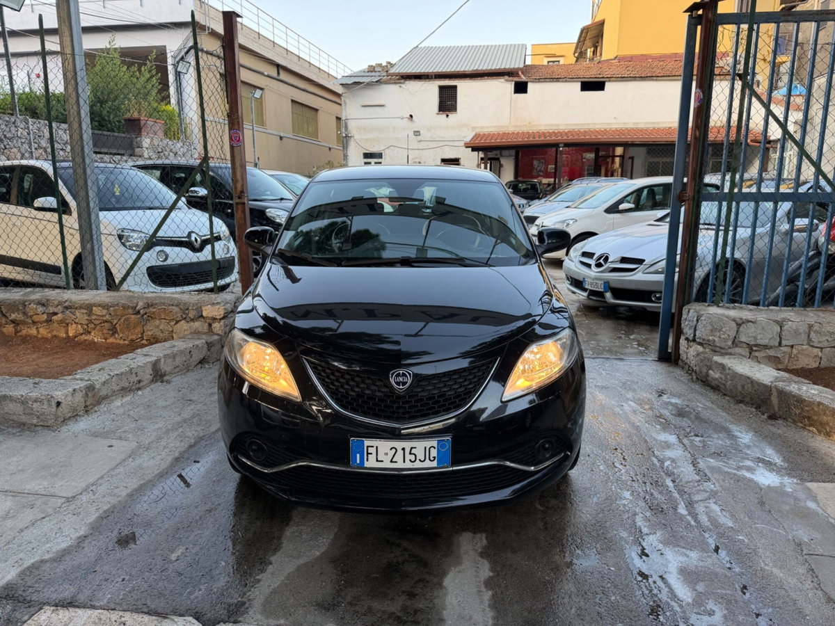 Lancia Ypsilon 1.3 MJT 16V 95 CV 5 porte S&S Gold (2)