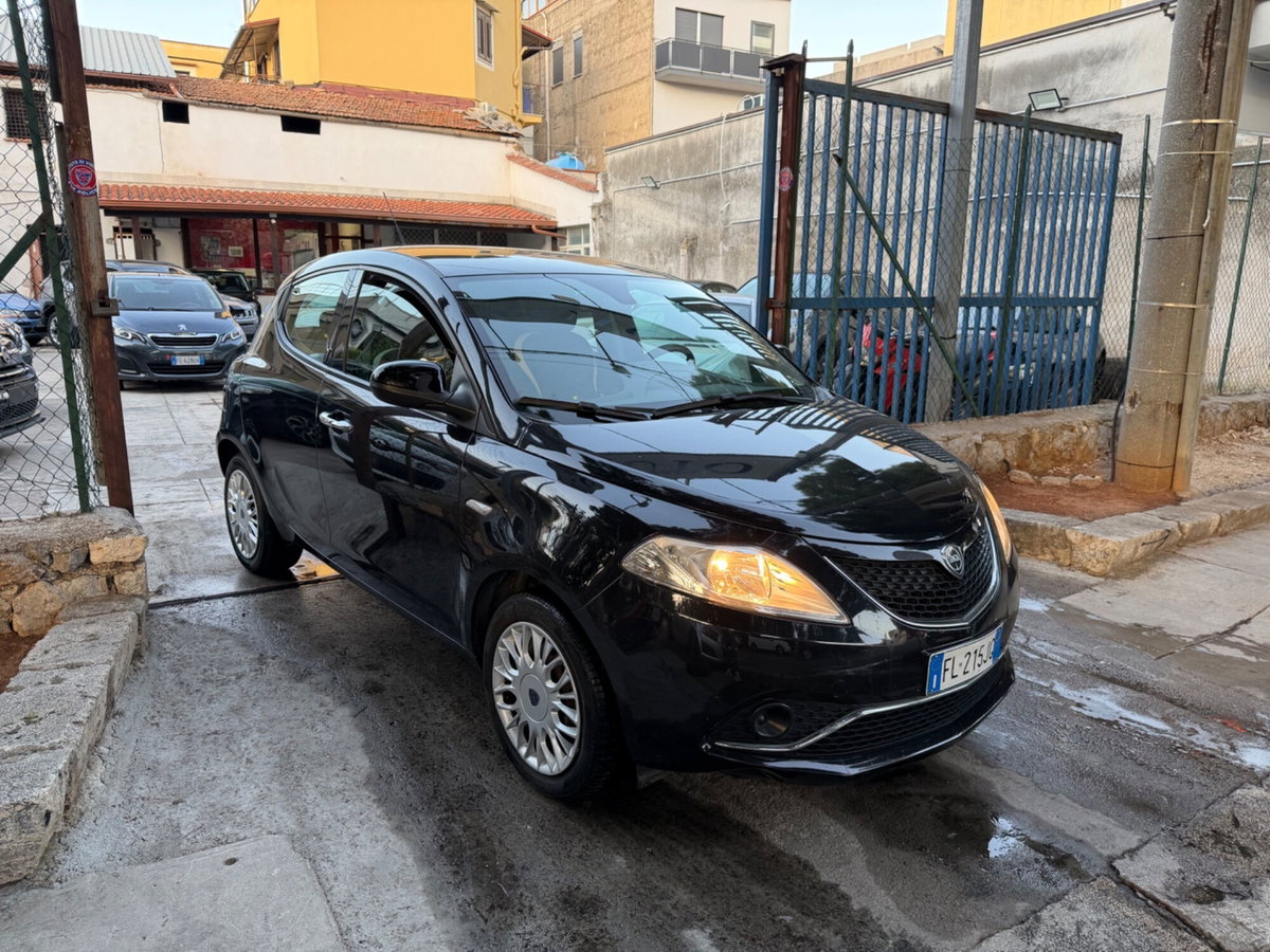 Lancia Ypsilon 1.3 MJT 16V 95 CV 5 porte S&S Gold (3)