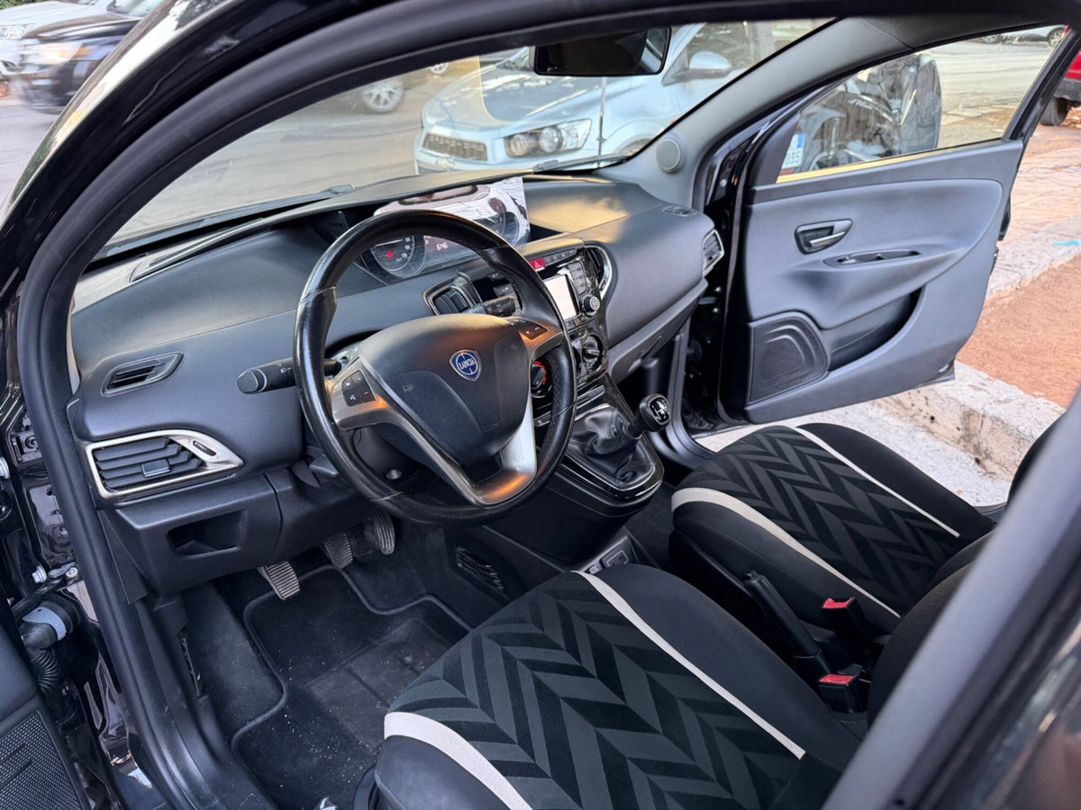 Lancia Ypsilon 1.3 MJT 16V 95 CV 5 porte S&S Gold (5)