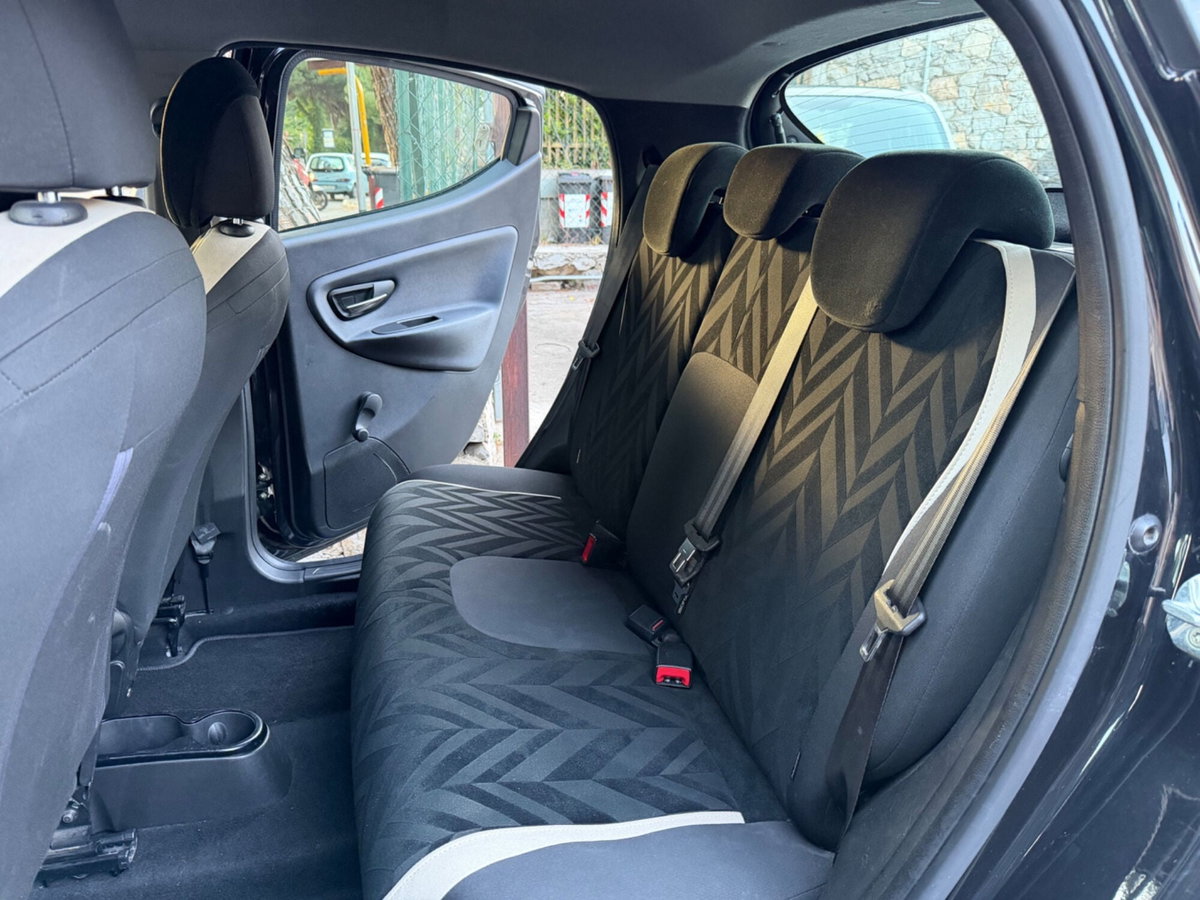 Lancia Ypsilon 1.3 MJT 16V 95 CV 5 porte S&S Gold (9)