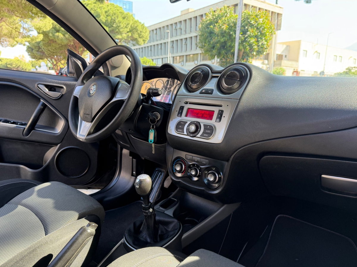 Alfa Romeo MiTo 1.3 JTDm 16V 90 CV Distinctive (9)
