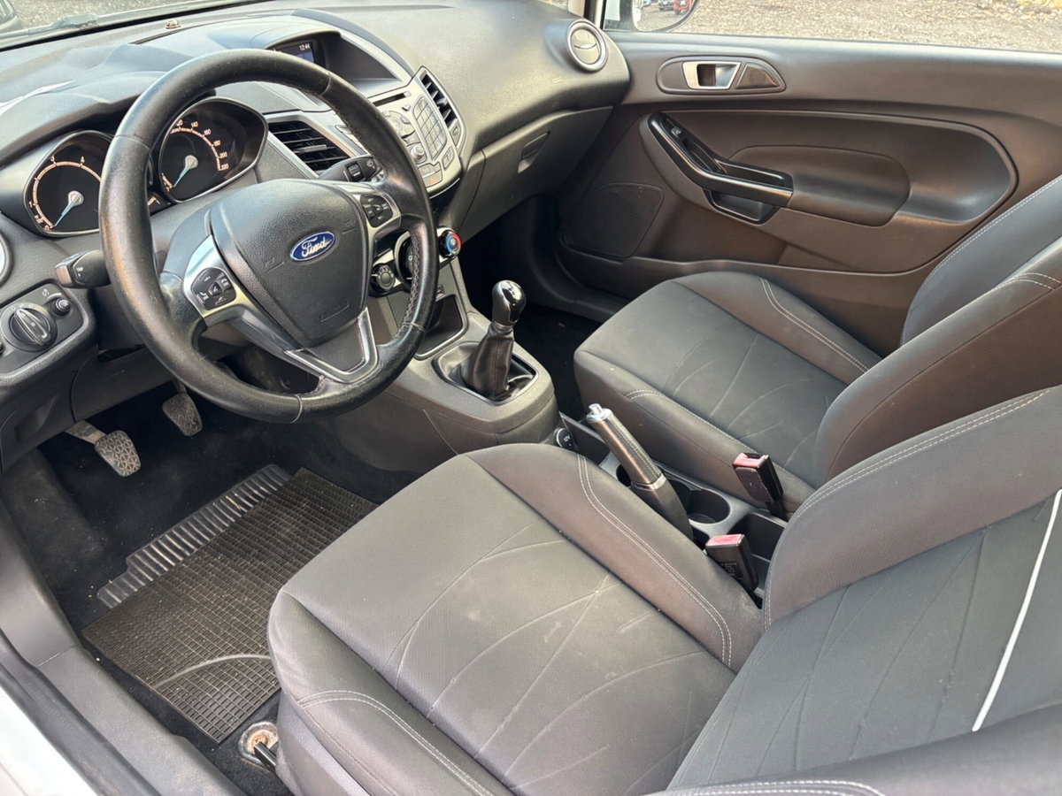 Ford Fiesta 1.5 TDCi 75CV 3 porte Titanium (4)