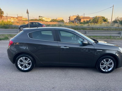 Alfa Romeo Giulietta 1.6 JTDm-2 Distinctive (4)