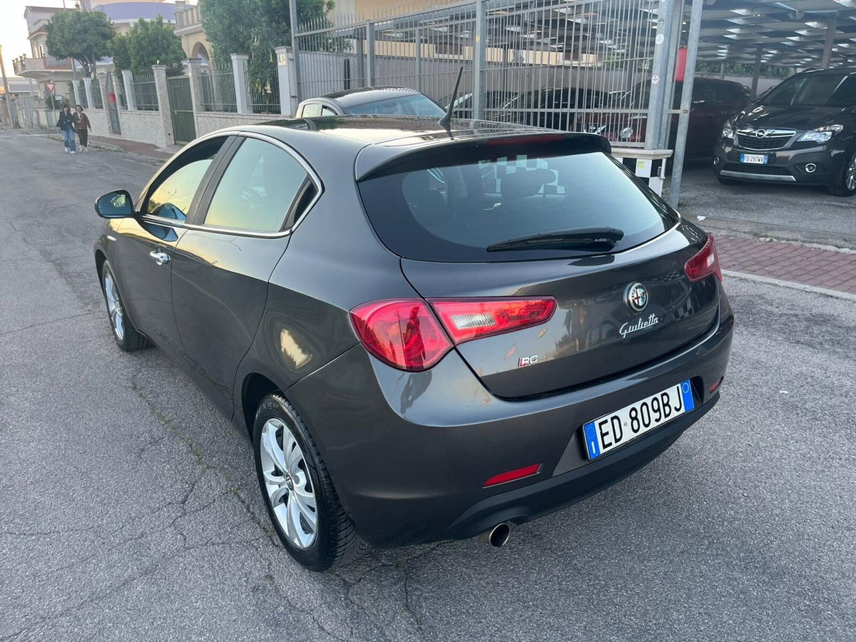 Alfa Romeo Giulietta 1.6 JTDm-2 Distinctive (7)