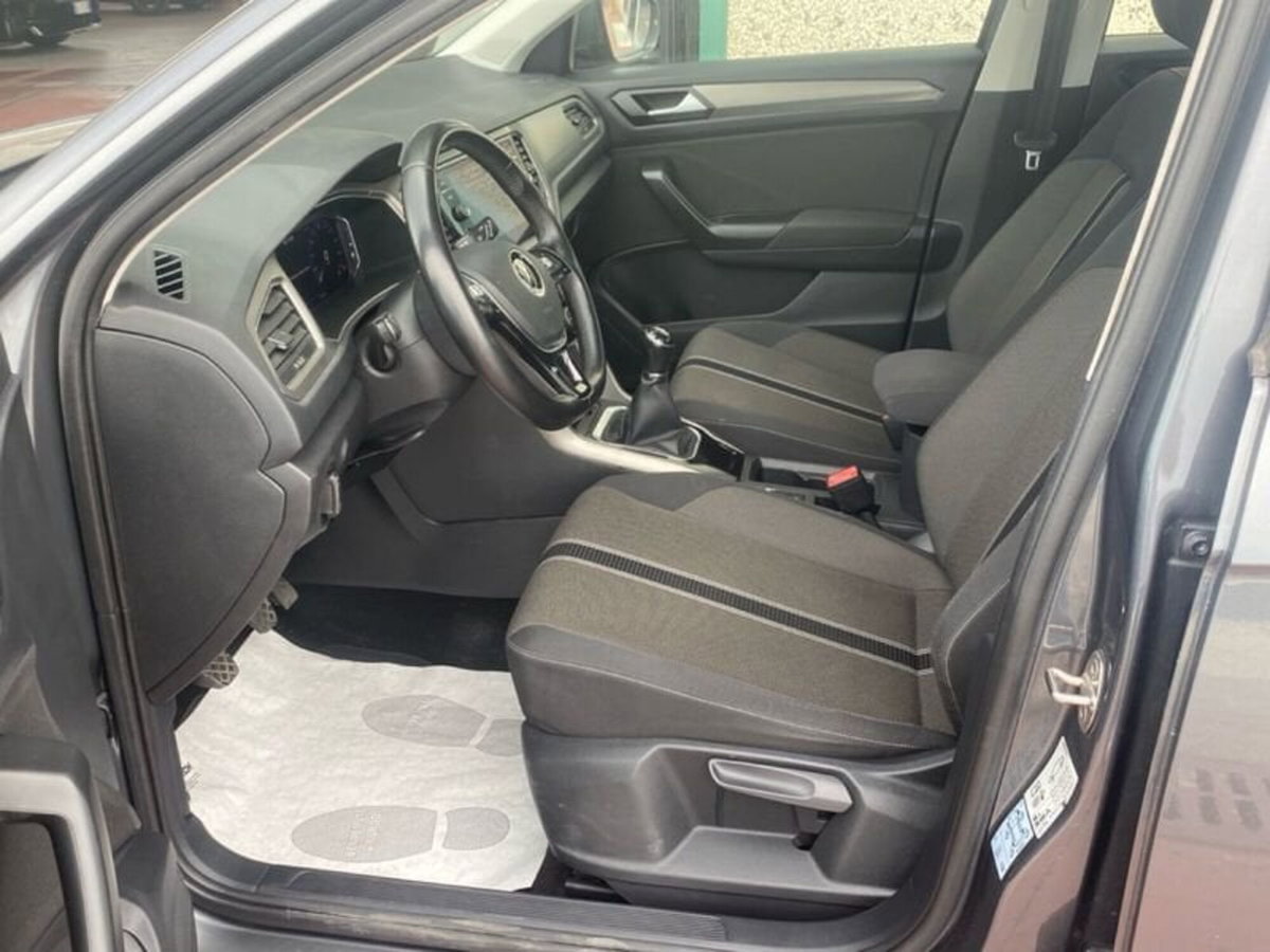 Volkswagen T-Roc 2.0 tdi R-Line 115cv (15)