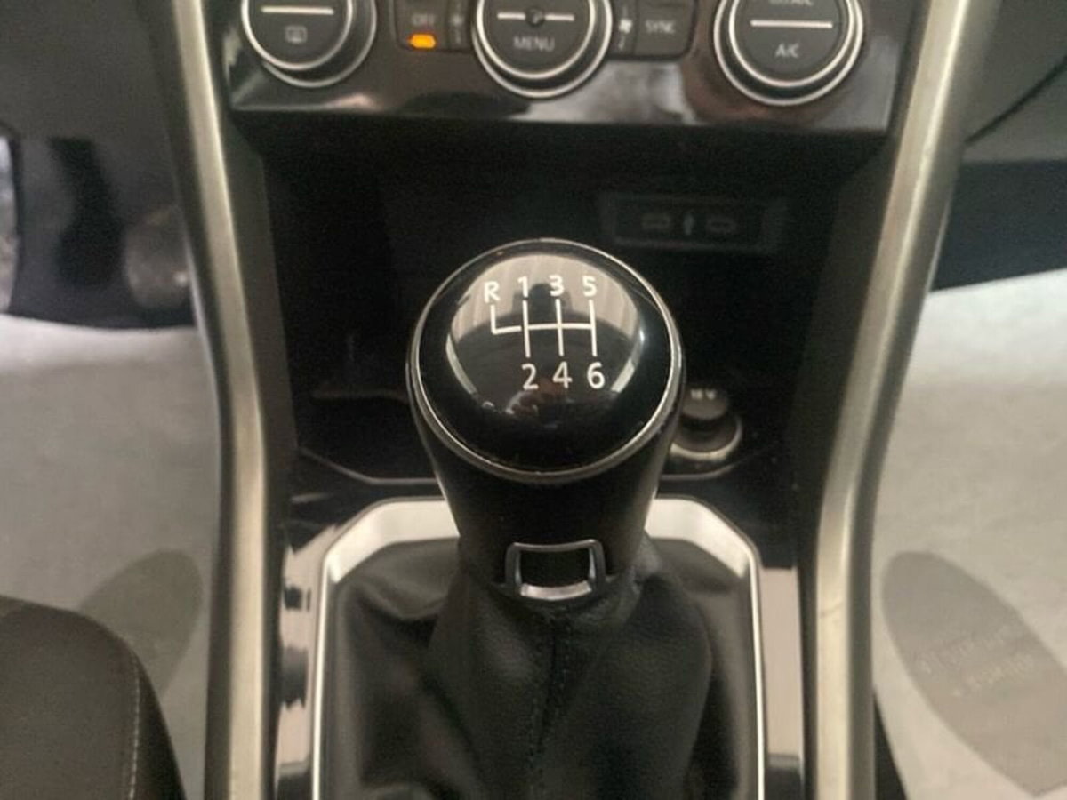 Volkswagen T-Roc 2.0 tdi R-Line 115cv (19)