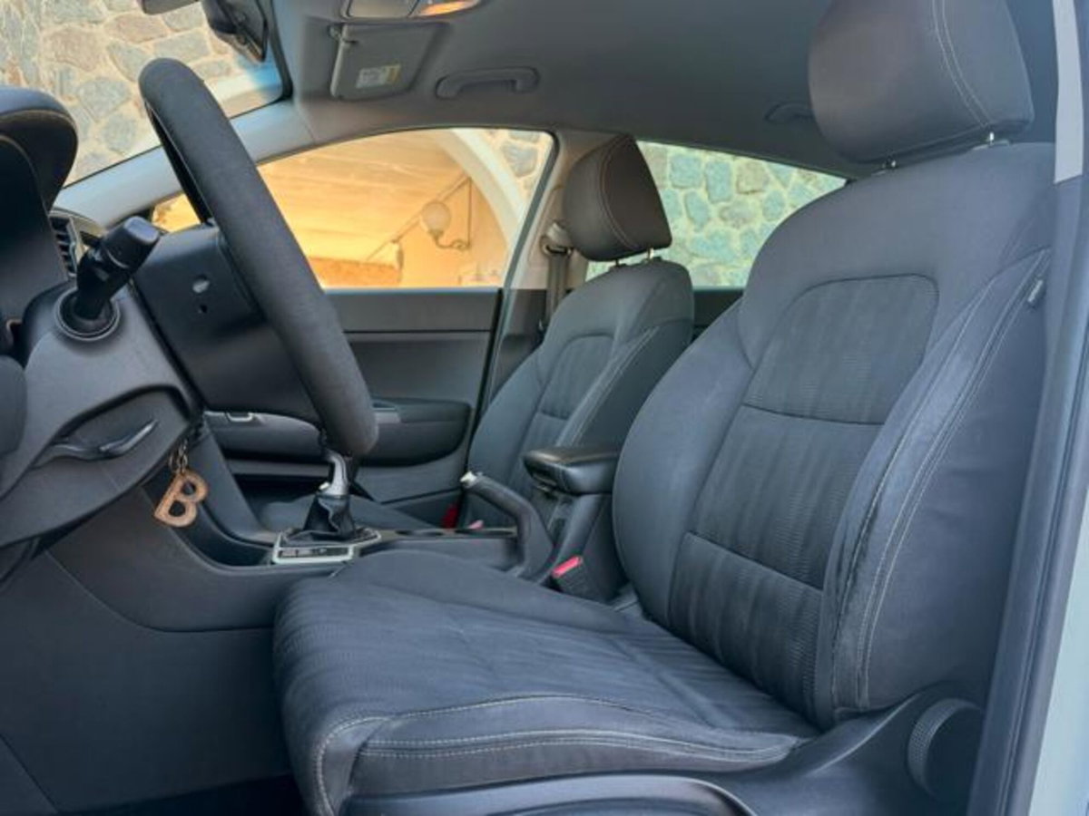 Kia Sportage 1.7 CRDI 2WD Active (10)