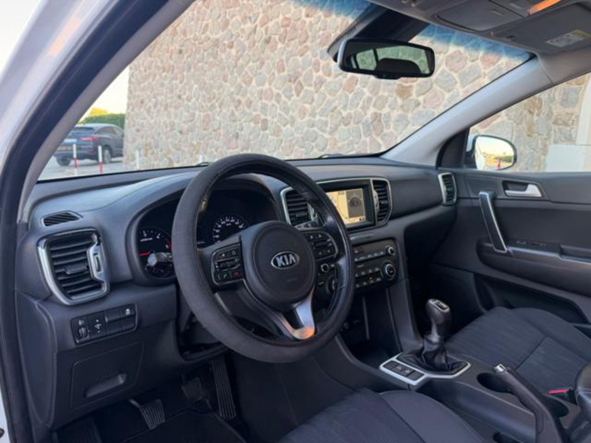 Kia Sportage 1.7 CRDI 2WD Active (9)