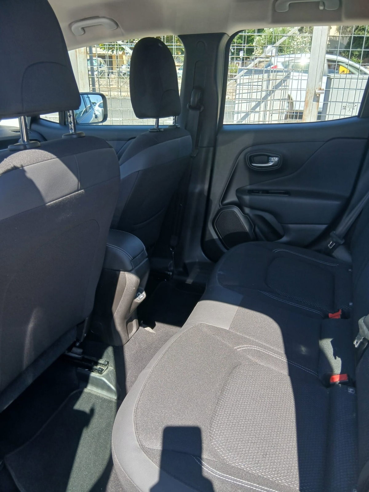 Jeep Renegade 1.3 T4 190CV PHEV 4xe AT6 Business Plus (10)