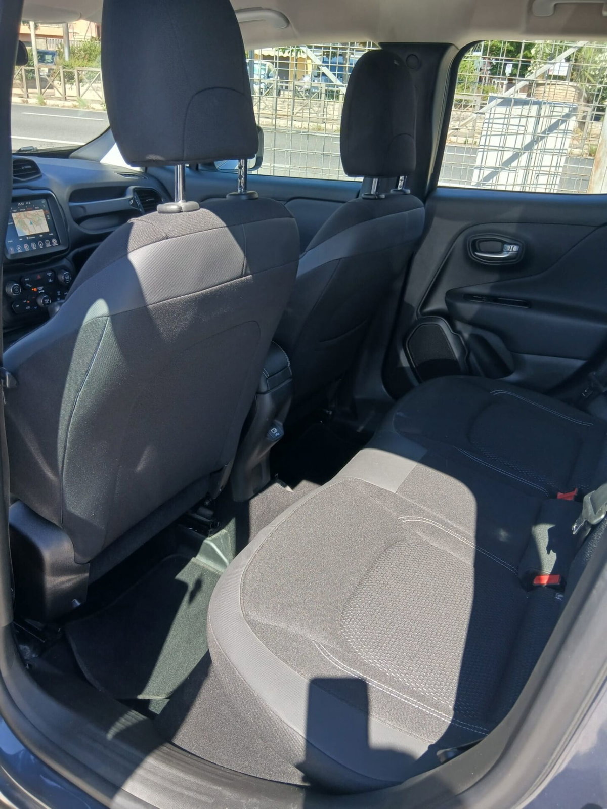Jeep Renegade 1.3 T4 190CV PHEV 4xe AT6 Business Plus (13)