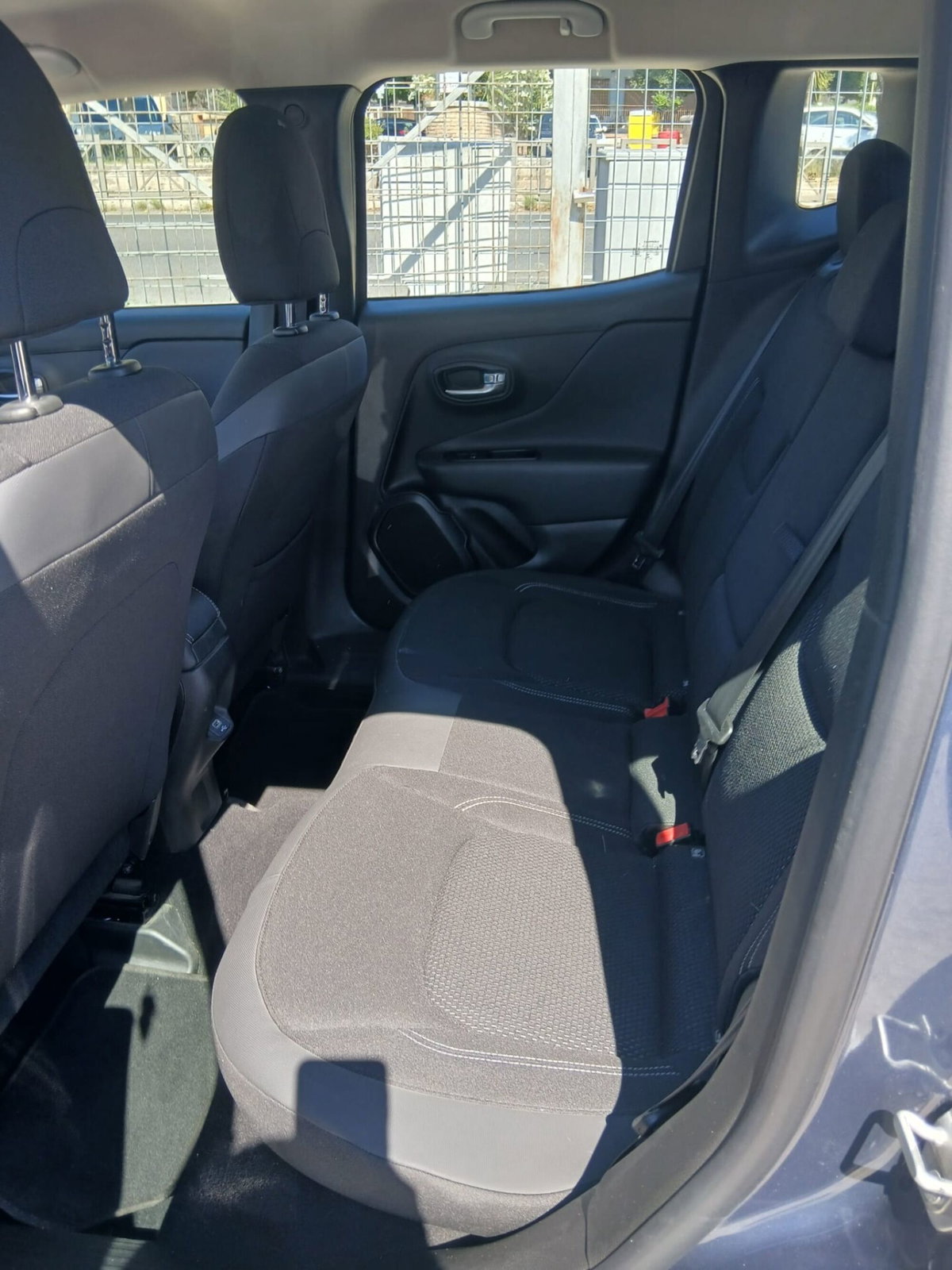 Jeep Renegade 1.3 T4 190CV PHEV 4xe AT6 Business Plus (14)