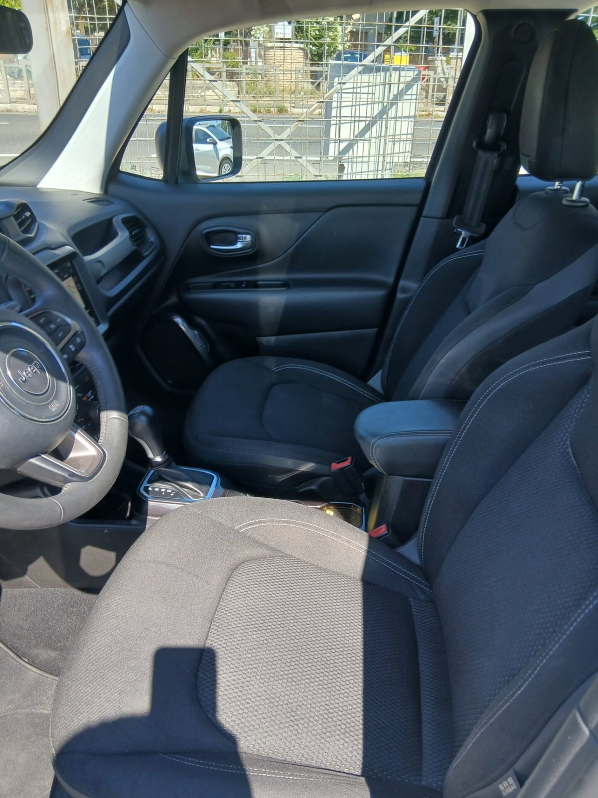 Jeep Renegade 1.3 T4 190CV PHEV 4xe AT6 Business Plus (15)