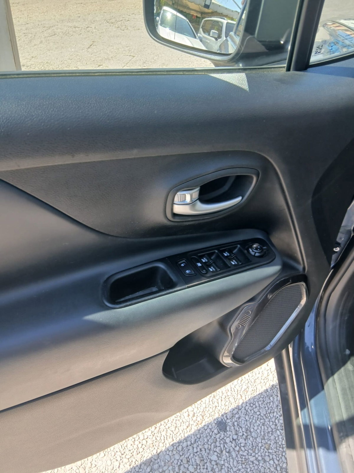 Jeep Renegade 1.3 T4 190CV PHEV 4xe AT6 Business Plus (9)