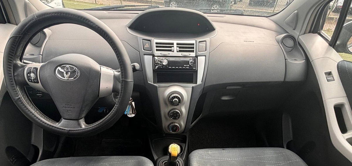 Toyota Yaris 1.0 5 porte (11)