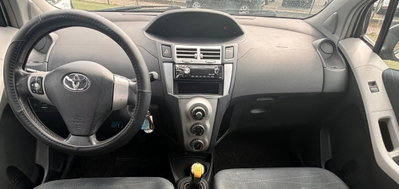 Toyota Yaris 1.0 5 porte (11)