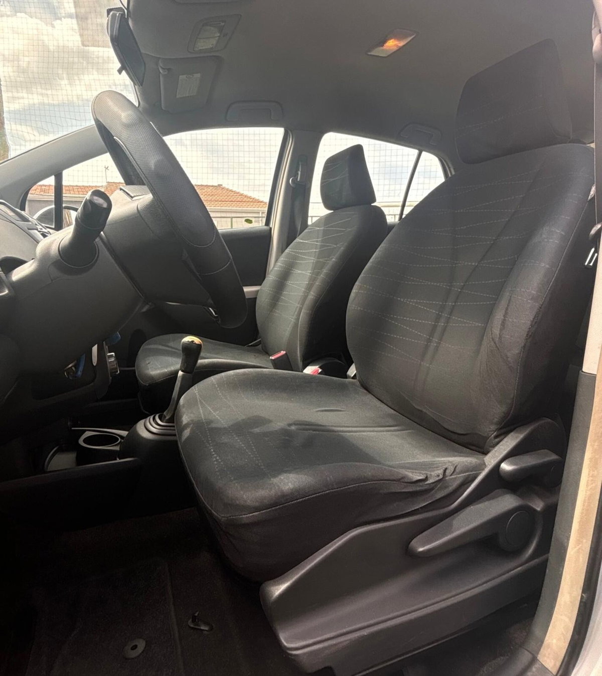 Toyota Yaris 1.0 5 porte (13)