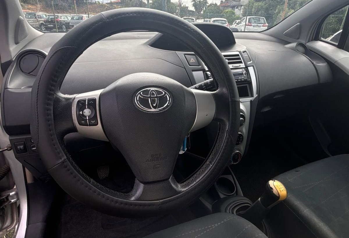 Toyota Yaris 1.0 5 porte (14)