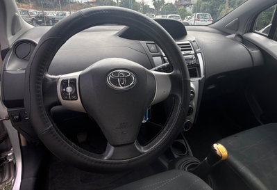 Toyota Yaris 1.0 5 porte (14)