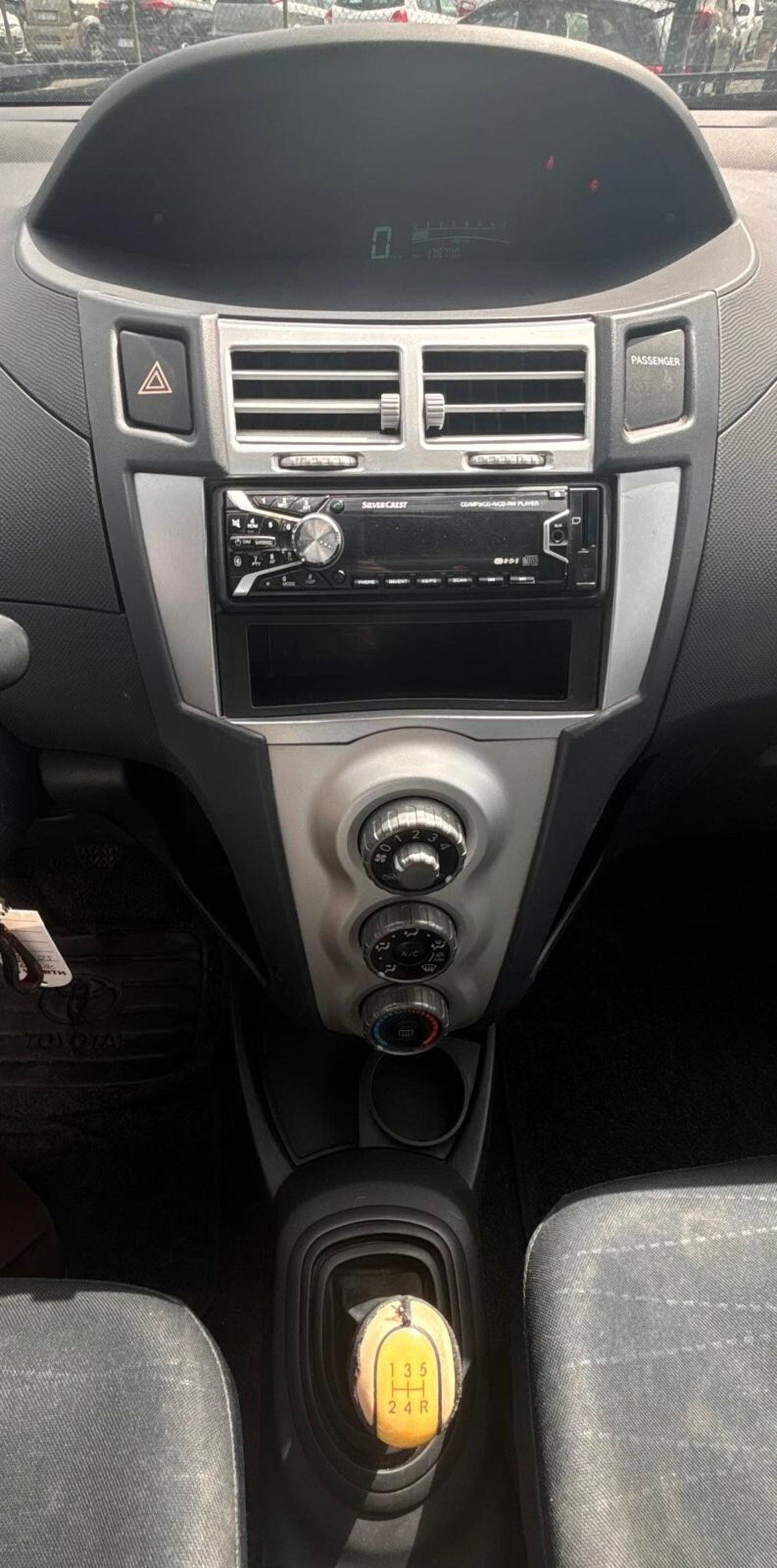 Toyota Yaris 1.0 5 porte (16)