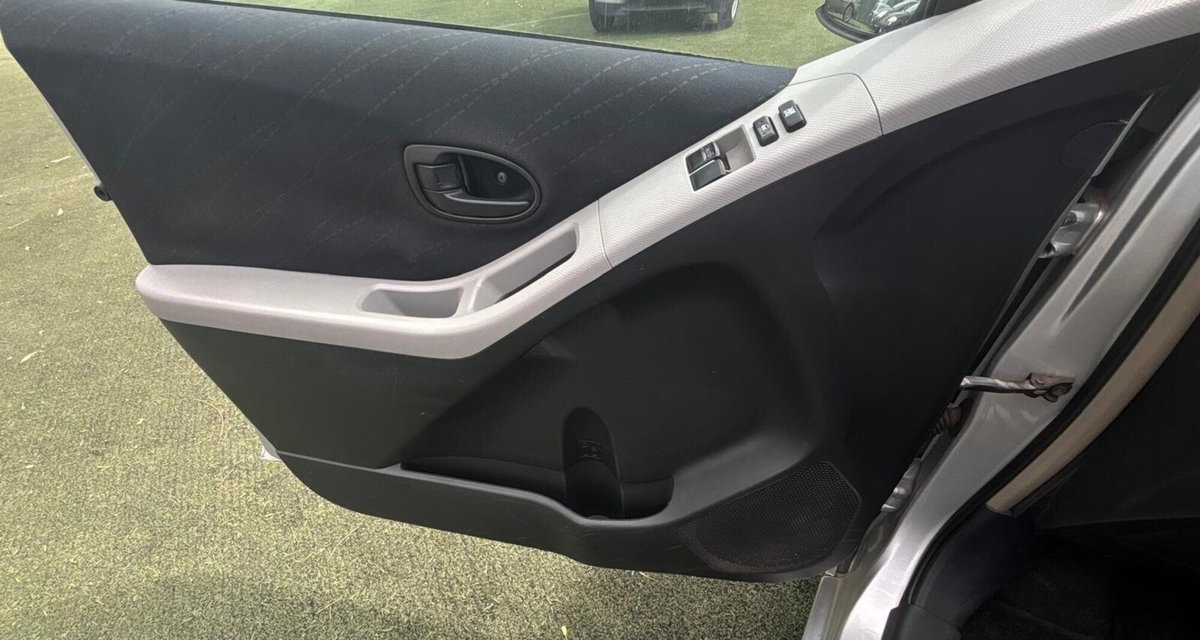 Toyota Yaris 1.0 5 porte (19)