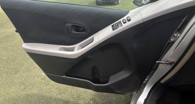 Toyota Yaris 1.0 5 porte (19)