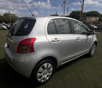 Toyota Yaris 1.0 5 porte (3)