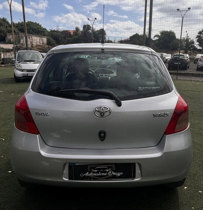 Toyota Yaris 1.0 5 porte (4)