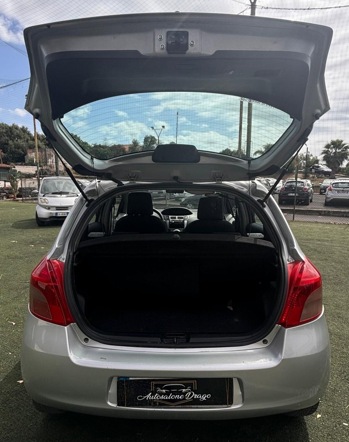 Toyota Yaris 1.0 5 porte (5)