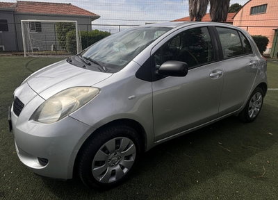 Toyota Yaris 1.0 5 porte (8)