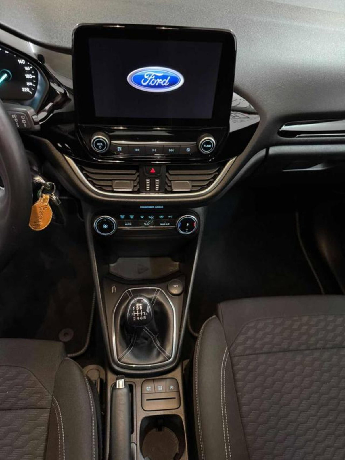 Ford Fiesta Active X 1.0 Ecoboost Hybrid 125 CV 5 porte (8)