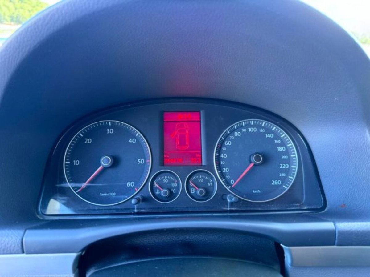 Volkswagen Touran TDI DPF Highline (10)