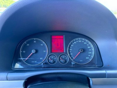 Volkswagen Touran TDI DPF Highline (10)