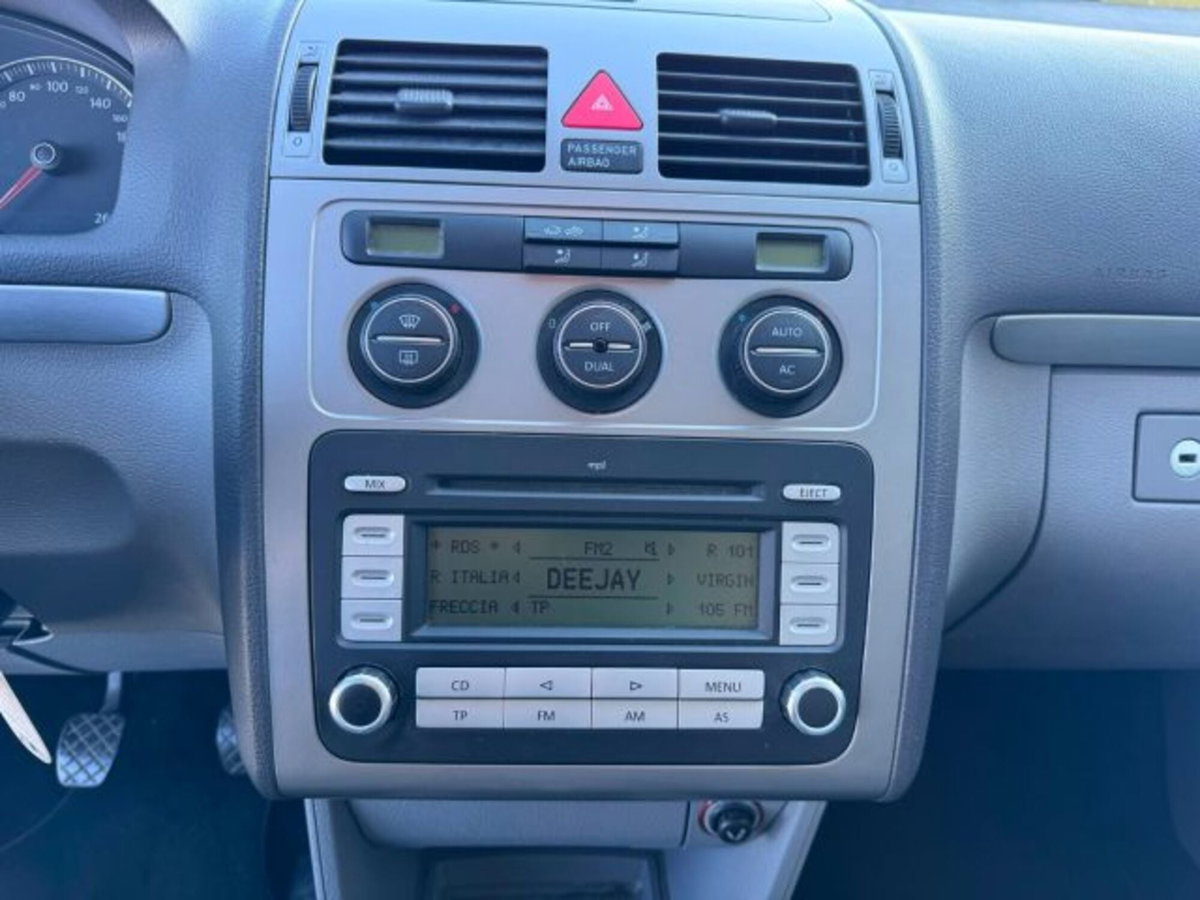 Volkswagen Touran TDI DPF Highline (11)