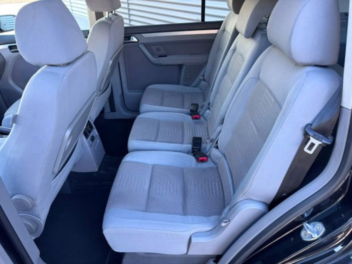 Volkswagen Touran TDI DPF Highline (16)