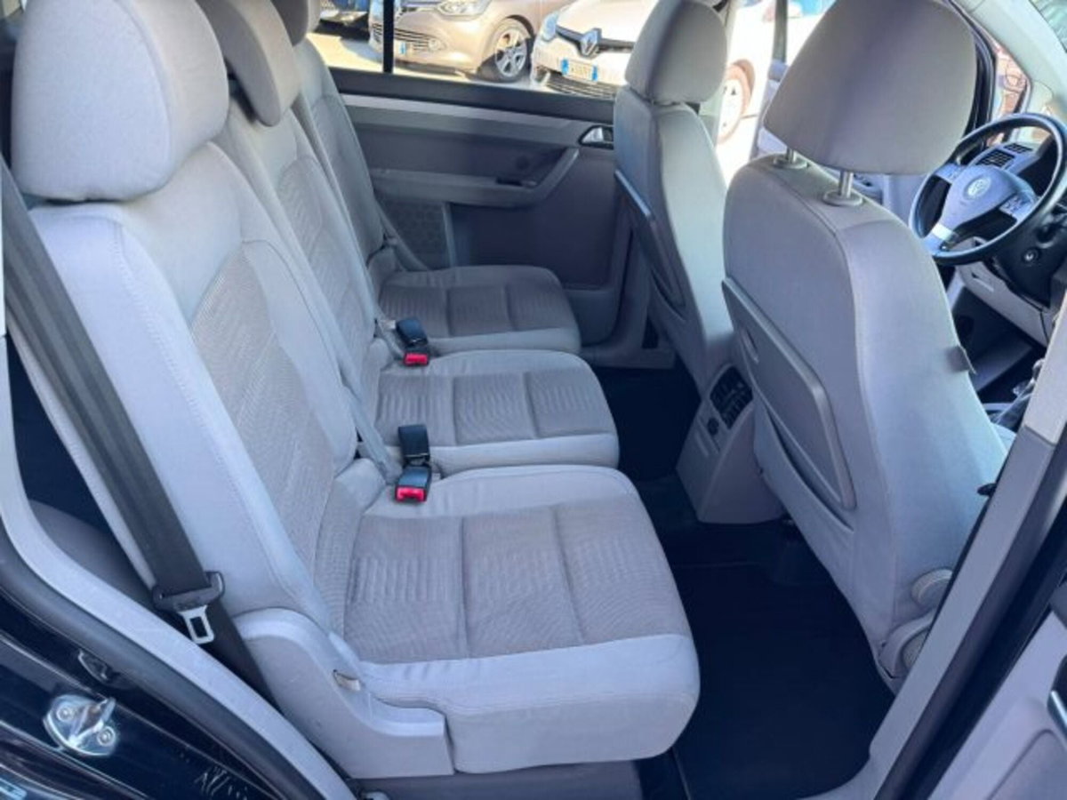 Volkswagen Touran TDI DPF Highline (18)