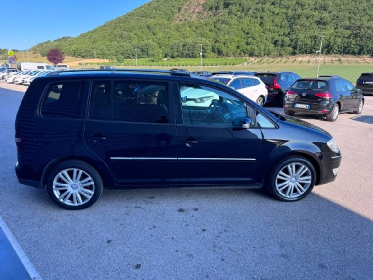 Volkswagen Touran TDI DPF Highline (4)